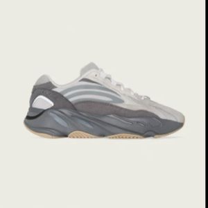 🆕 Yeezy Boost 700 V2 Tephra